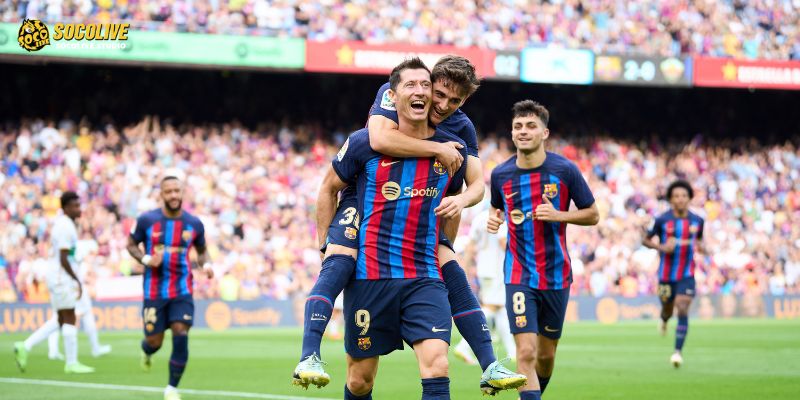 Khoảnh khắc ăn mừng quen thuộc của Barcelona – hình ảnh biểu tượng cho sức mạnh và bản lĩnh tại La Liga